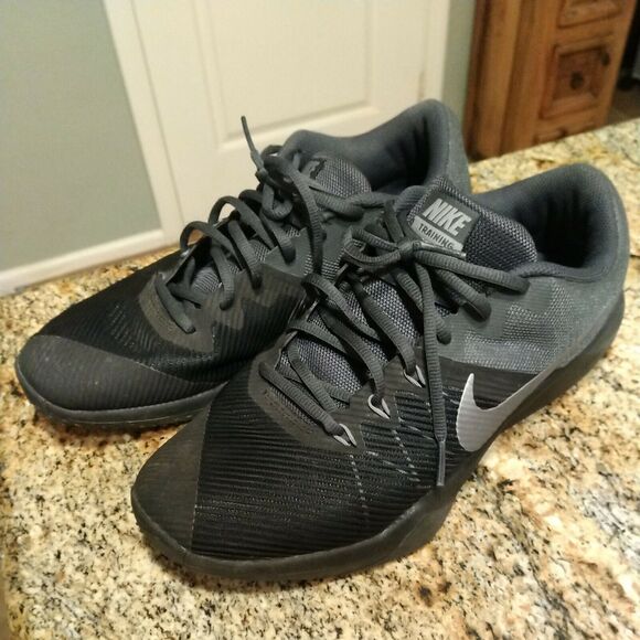 Nike Men's Retaliation Cross Training 917707-001 (Size 11 US) Pre-Owned - Great! - Picture 1 of 12
